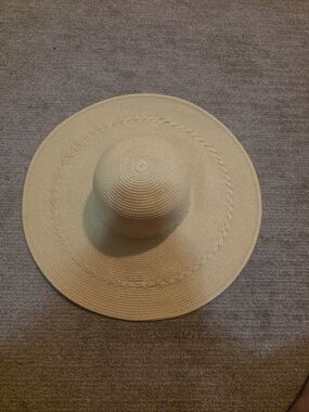 Classic Wide-Brim Straw Sun Hat in Natural Beige